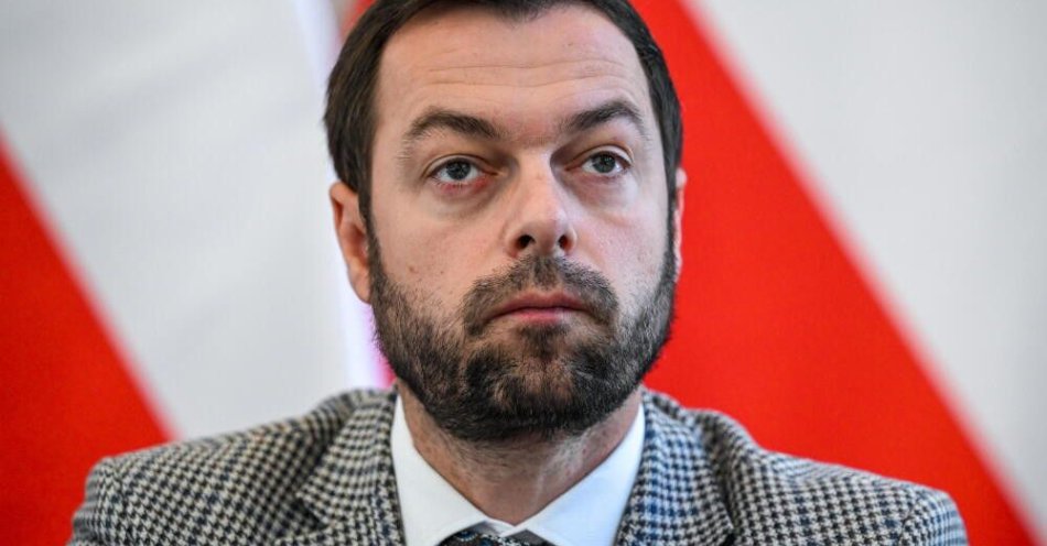 zdjęcie: Bartosz Romowicz zrezygnował ze startu w wyborach na przewodniczącego Polski 2050 / Rzeszów, 30.08.2024. Poseł Trzeciej Drogi Polski 2050 Bartosz Romowicz podczas spotkania z samorządowcami woj. podkarpackiego w Podkarpackim Urzędzie Wojewódzkim w Rzeszowie, 30 bm. (dd/zkoc) PAP/Darek Delmanowicz