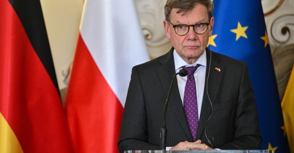 zdjęcie: Szef MSZ Niemiec: nic nie jest w stanie cofnąć cierpień, jakie sprowadziliśmy na Polskę / Krzyżowa, 30.03.2026. Minister spraw zagranicznych Niemiec Johann Wadephul podczas wspólnej konferencji prasowej z wicepremierem, ministre, spraw zagranicznych RP Radosławem Sikorskim po spotkaniu w siedzibie Fundacji Krzyżowa dla Porozumienia Europejskiego w Krzyżowej, 30 bm. (jm) PAP/Maciej Kulczyński