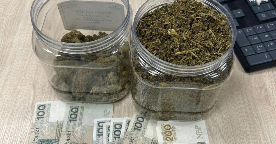 zdjęcie: Policja zatrzymała 29 latka z ponad 200 g marihuany / fot. KMP w Sosnowcu