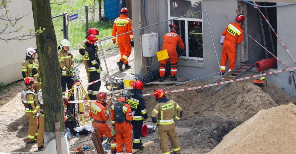 zdjęcie: Prokuratura bada okoliczności katastrofy budowlanej, w której zginął 52-latek / fot. PAP