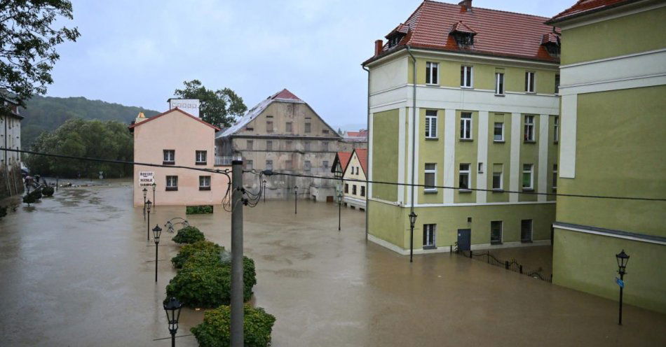 zdjęcie: Pogarsza się sytuacja w rejonach objętych powodzią; apel do mieszkańców o ewakuację / fot. PAP