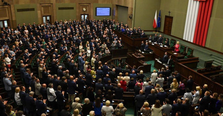 zdjęcie: Sejm przyjął uchwałę upamiętniającą ofiary Rzezi Wołyńskiej / fot. PAP