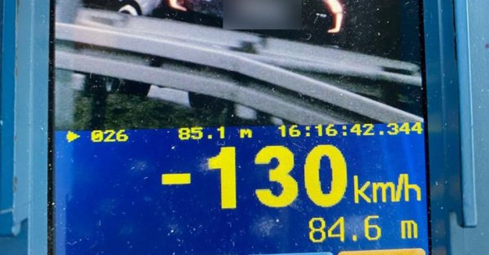 zdjęcie: 49-latek jadący volvo stracił prawo jazdy, gdyż jechał 130 km/h na obowiązującej pięćdziesiątce / fot. nadesłane