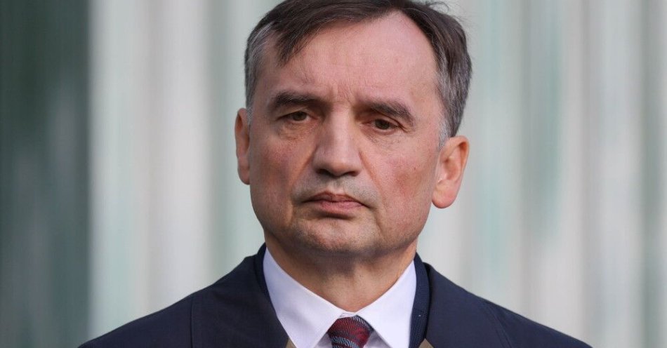 zdjęcie: Koalicja rządząca: azyl dla Ziobry to brak solidaryzmu UE; PiS: celem ochrona prawa do uczciwego procesu / Warszawa, 14.10.2025. Poseł PiS Zbigniew Ziobro na konferencji prasowej przed Sądem Apelacyjnym w Warszawie, 14 bm. (mr) PAP/Paweł Supernak