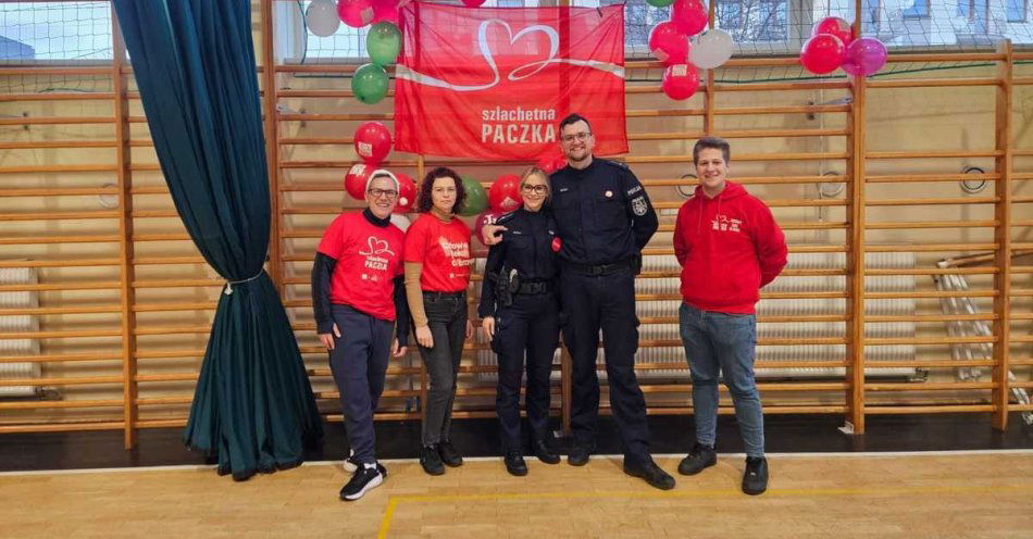 zdjęcie: Policjanci z Garwolina wspierali Szlachetną Paczkę / fot. KPP w Garwolinie