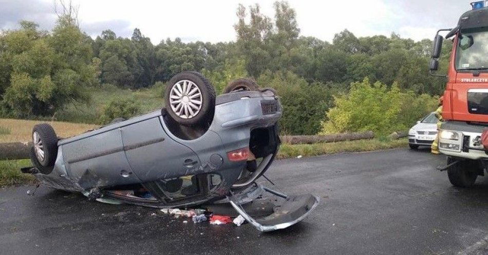 zdjęcie: Brawura i prędkość przyczyną dachowania / fot. KPP Mogilno