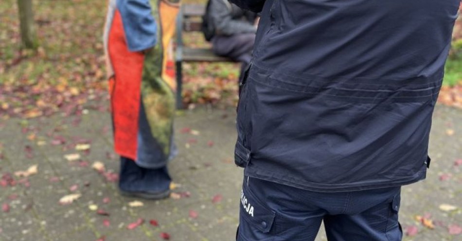 zdjęcie: Policja i MOPS pomagają bezdomnym w Białogardzie / fot. KPP w Białogardzie