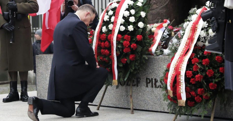 zdjęcie: Prezydent Andrzej Duda złożył wieńce przed pomnikami Ojców Niepodległości / fot. PAP