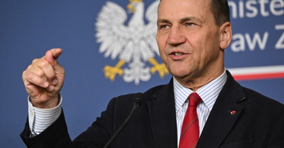 zdjęcie: Sikorski i szef emirackiego MSZ omówili dotychczasowy przebieg i dalsze plany powrotu z ZEA polskich obywateli / Warszawa, 07.03.2026. Wicepremier, minister spraw zagranicznych Radosław Sikorski podczas wspólnej konferencji prasowej, poświęconej sytuacji na Bliskim Wschodzie, 7 bm. w Warszawie. (sko) PAP/Radek Pietruszka