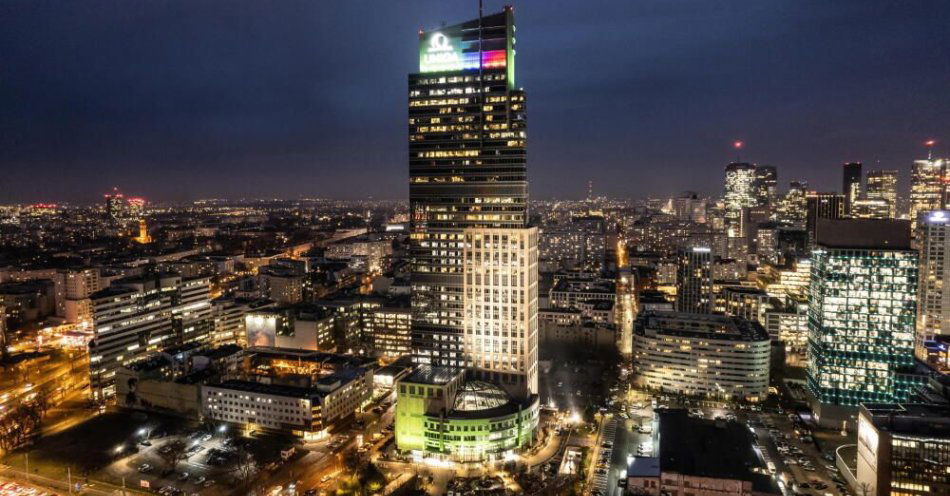 zdjęcie: Burmistrzowie dwóch dzielnic czekają na decyzję w sprawie pilotażu nocnej prohibicji / fot. PAP