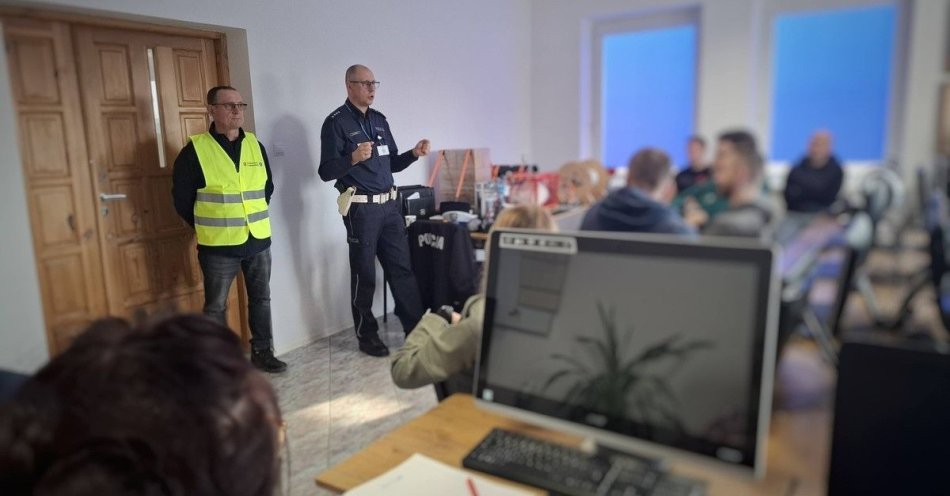 zdjęcie: Grajewo szkoli przyszłych kierowców ciężarówek i autobusów / fot. KPP Grajewo