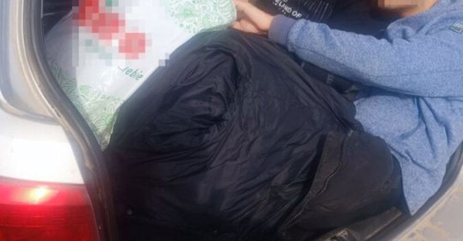 zdjęcie: Sześciu cudzoziemców zatrzymanych podczas kontroli w Jaksicach / fot. KPP Inowrocław