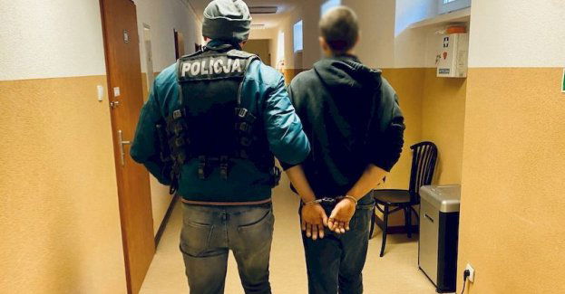 Ponad 1,5 kilograma narkotyków zakopał w przydomowym ogródku. Odnalazł je pies tropiący.