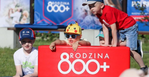 Rząd przyjął projekt wprowadzający 800+