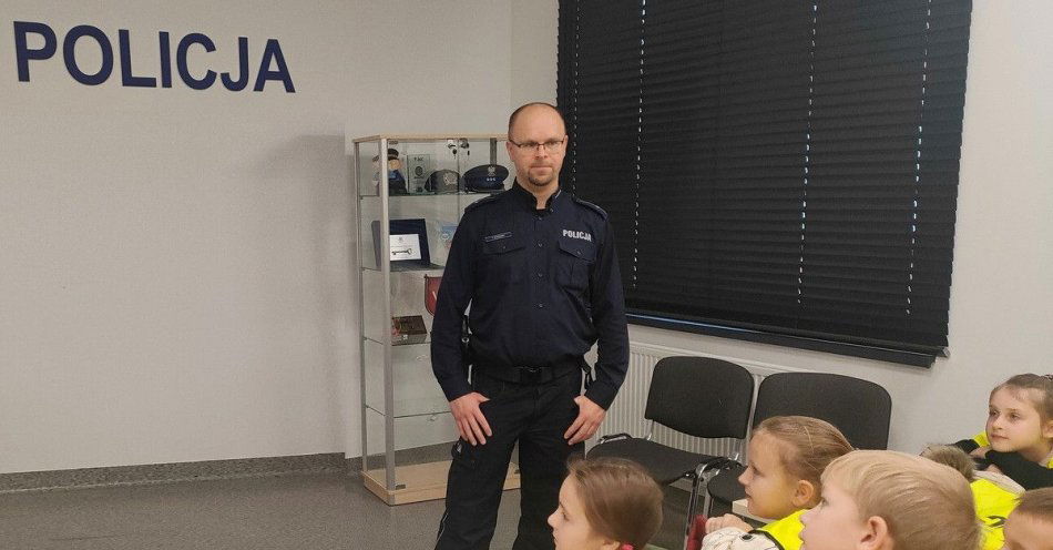 zdjęcie: Wybierz asp. Tomasza Ryszawę w plebiscycie Super Dzielnicowy / fot. KMP w Oświęcimiu