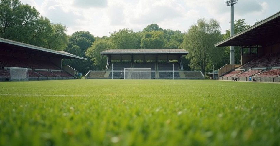 zdjęcie: MKS Olimp Złocieniec - futbolowa tradycja Drawska / Boisko sportowe w małym mieście, pusta płyta z bramkami, film grain, shallow depth of field, natural light /TMAI