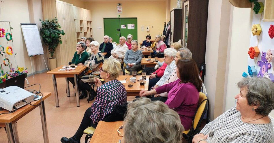 zdjęcie: Bezpieczny senior w sieci. Porady na spotkaniu w Kościanie / fot. KPP Kościan