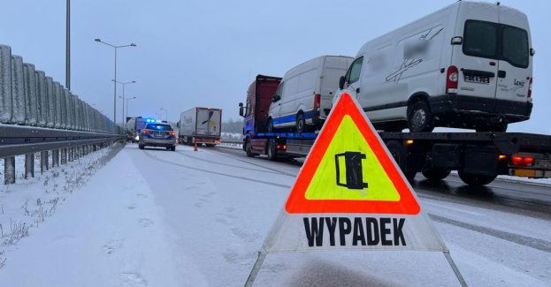 Utrudnienia na autostradzie A4 na wysokości 8 kilometra w kierunku Wrocławia. Ruch odbywa się jednym pasem