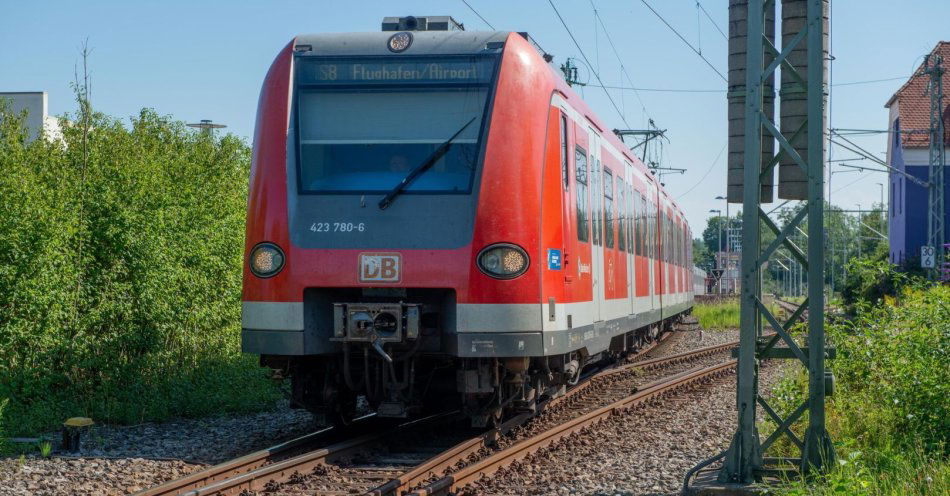 zdjęcie: Inwestycje skrócą czas przejazdu pociągiem do Poznania i Warszawy o kilkadziesiąt minut / v6658971