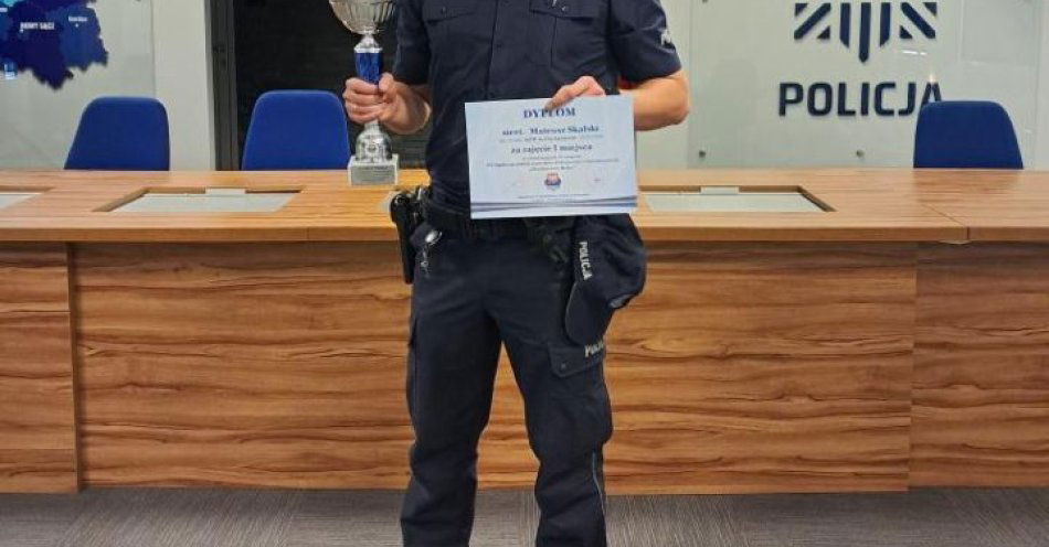 zdjęcie: Dzielnicowy Mateusz Skalski w krajowym finale konkursu / fot. KMP w Chrzanowie