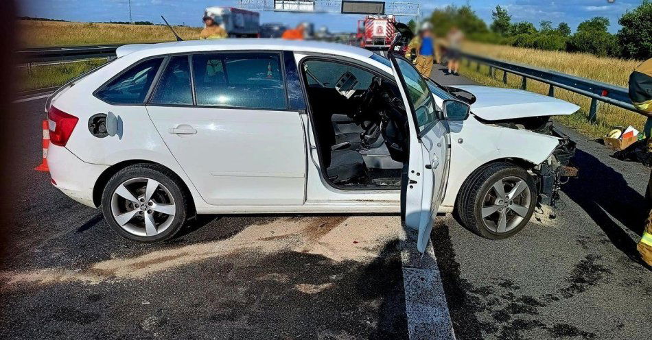 zdjęcie: Kolizja trzech pojazdów na autostradzie A4 - kierująca fiatem nie posiadała prawa jazdy / fot. KPP Strzelce Opolskie