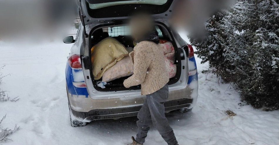 zdjęcie: Dzielnicowy z Grodziska zorganizował pomoc dla potrzebującej kobiety / fot. KPP Siemiatycze