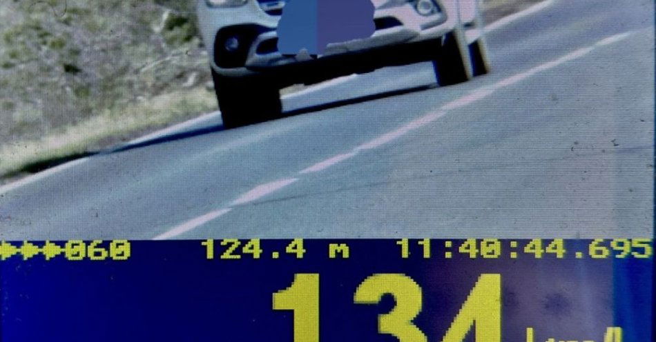 zdjęcie: Kierowca pędził 134 km/h przy pięćdziesiątce i stracił prawo jazdy / fot. KPP w Radomsku