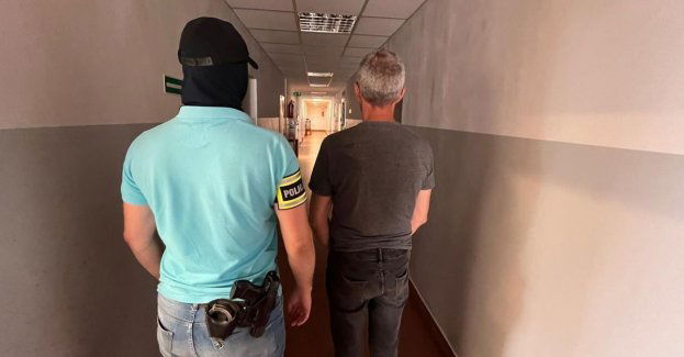 Prawdziwi policjanci zatrzymali fałszywego agenta