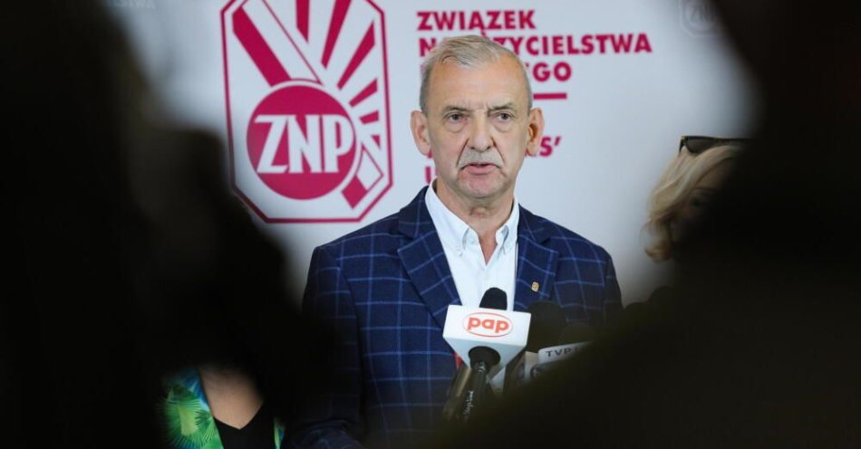 zdjęcie: ZNP ogłosił pogotowie protestacyjne; żąda podwyżek o 10 proc. od 1 września / fot. PAP