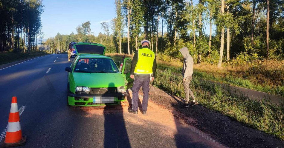 zdjęcie: Policjanci pracowali na miejscu kolizji drogowej / fot. KPP w Kościerzynie