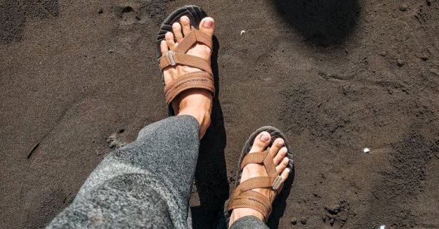 79-latka wyszła z domu w koszuli nocnej i kapciach, błąkała się po mieście