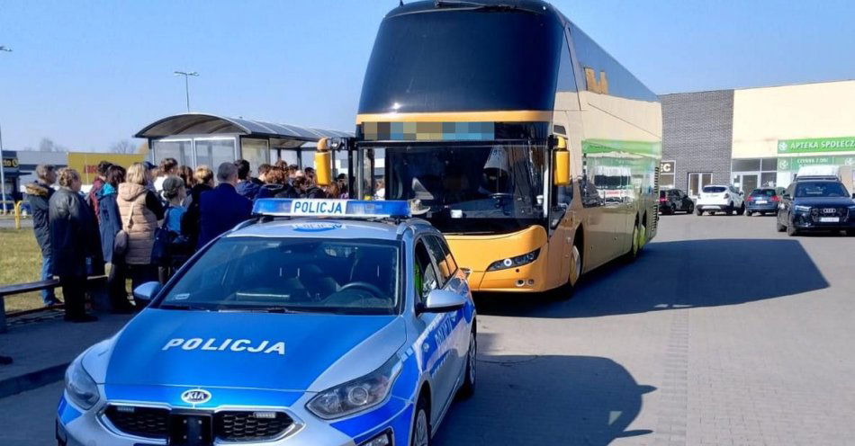 zdjęcie: Sprawny autokar to podstawa bezpiecznej wycieczki / fot. KPP w Radziejowie