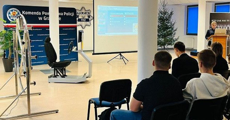 zdjęcie: Nowoczesne szkolenia drogowe w Komendzie Powiatowej Policji w Grajewie / fot. KPP Grajewo