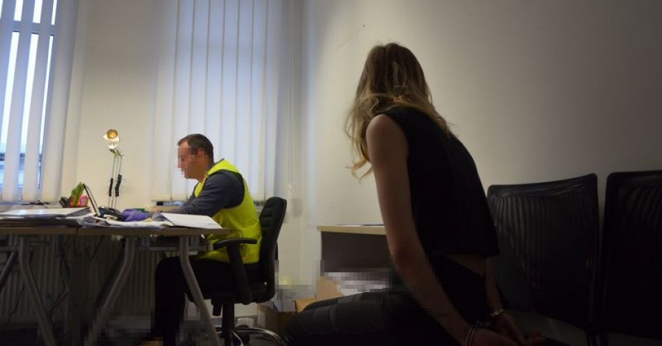 zdjęcie: Kryminalni zatrzymali 24-latkę w związku z kradzieżą rozbójniczą – ukradła czapkę 17-latkowi / fot. KPP w Wejherowie