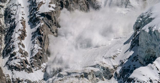 Lawina śnieżna porwała jedną osobę; trwa akcja TOPR