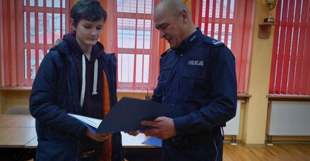 Uczciwe dzieci przyniosły do komendy portfel z pieniędzmi. Dzięki temu uszczęśliwiony właściciel odzyskał swoją zgubę