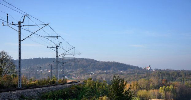 18-letni turysta został porażony prądem na słupie trakcyjnym