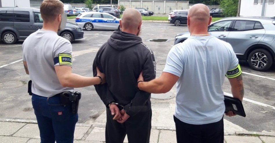 zdjęcie: Policjanci zatrzymali poszukiwanego mężczyznę - usłyszał zarzuty za znęcanie nad partnerką / fot. KPP Kędzierzyn Koźle