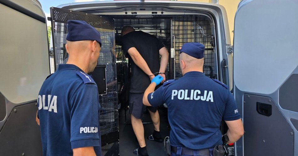 zdjęcie: Policjanci namierzyli sprawców włamań do domów w Wielkopolsce - zostali aresztowani / fot. KMP w Lesznie