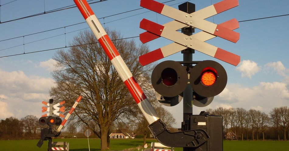 zdjęcie: Stop- przejazd kolejowy! / pixabay/1039283