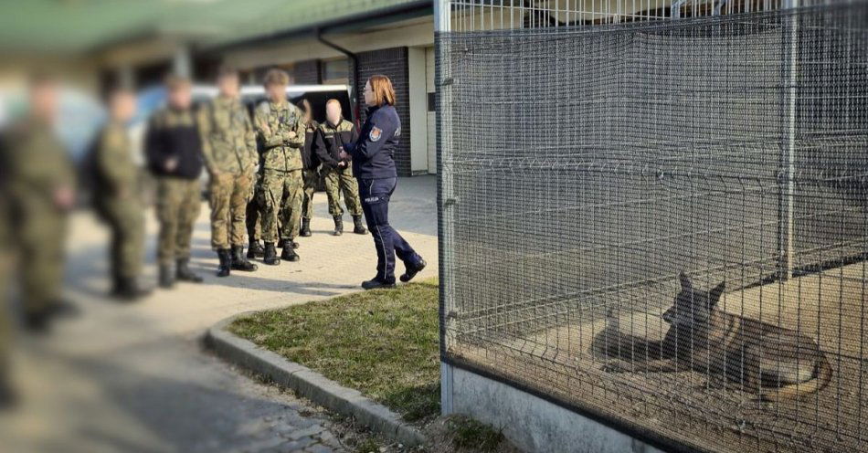zdjęcie: Młodzież na Dniu Otwartym Komendy w Sokółce / fot. KPP Sokółka