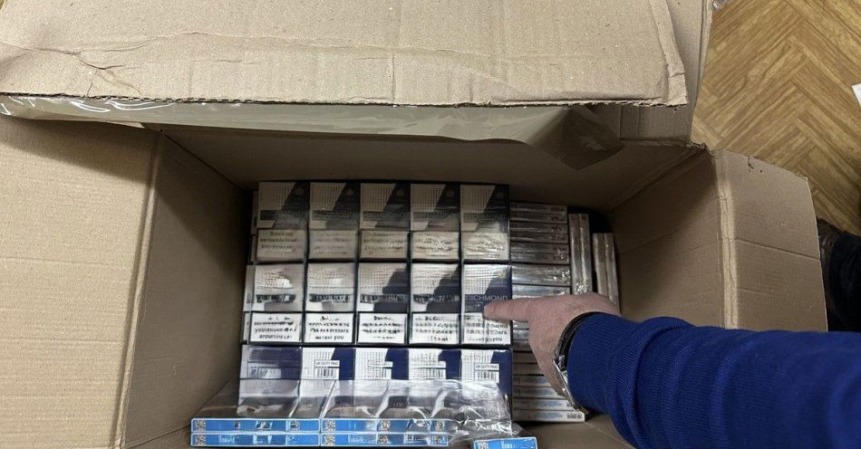 zdjęcie: Policja zabezpieczyła ponad 1000 paczek nielegalnych papierosów / fot. KMP w Koninie