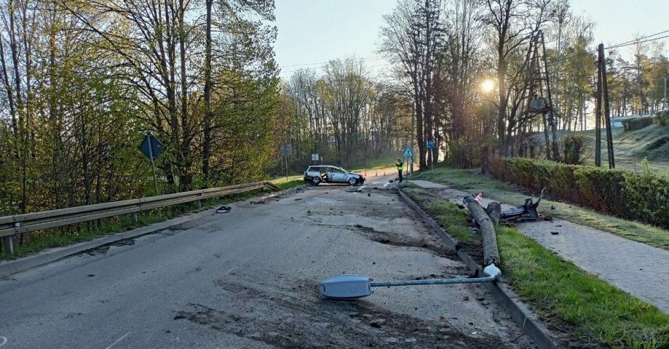 zdjęcie: Groźny wypadek na ul. Giżyckiej w Mrągowie / fot. KPP w Mrągowie