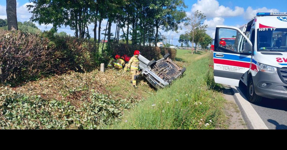 zdjęcie: W poniedziałek na drodze krajowej nr 51 doszło do zderzenia się fiata z audi / fot. KPP w Bartoszycach