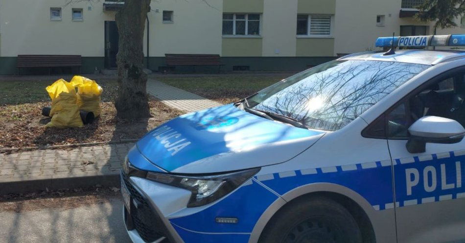 zdjęcie: Policjanci uratowali 65-latka z zadymionego mieszkania / fot. KMP Lublin