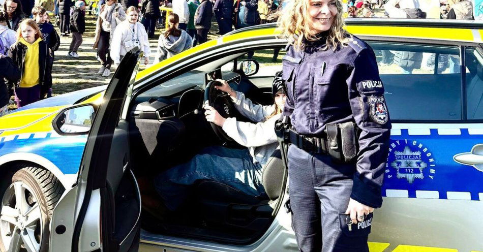 zdjęcie: Rodzinny piknik nad Wisłoką z pokazami Policji i służb / fot. KPP w Dębicy fot. KPP Dębica