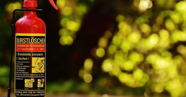 Zbił szybę, uszkodził auto i użył gaśnicy, by ratować swoje rzekome dzieci