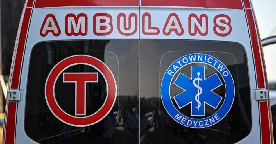 zdjęcie: Ostrów Wlkp.: 37-latka potrącona na chodniku przez pijanego kierowcę zmarła w szpitalu / Markowa, 08.09.2024. Ambulans w Markowej, 8 bm. (dd/zkoc) PAP/Darek Delmanowicz