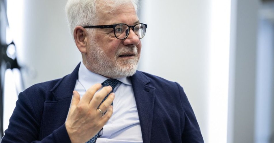 zdjęcie: Prof. Czaputowicz: zwycięstwo ANO potwierdza konserwatywny zwrot w Europie Środkowej / Kijów, Ukraina, 05.07.2023. Były minister spraw zagranicznych Jacek Czaputowicz podczas spotkania delegacji Warsaw Security Forum z wiceministrem obrony Ukrainy ds. europejskiej integracji Andrijem Szewczenką, 5 bm. w Kijowie. (ad) PAP/Viacheslav Ratynskyi