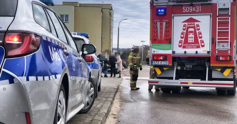 zdjęcie: Ewakuacja szkoły z powodu fałszywego alarmu / fot. KPP Zambrów